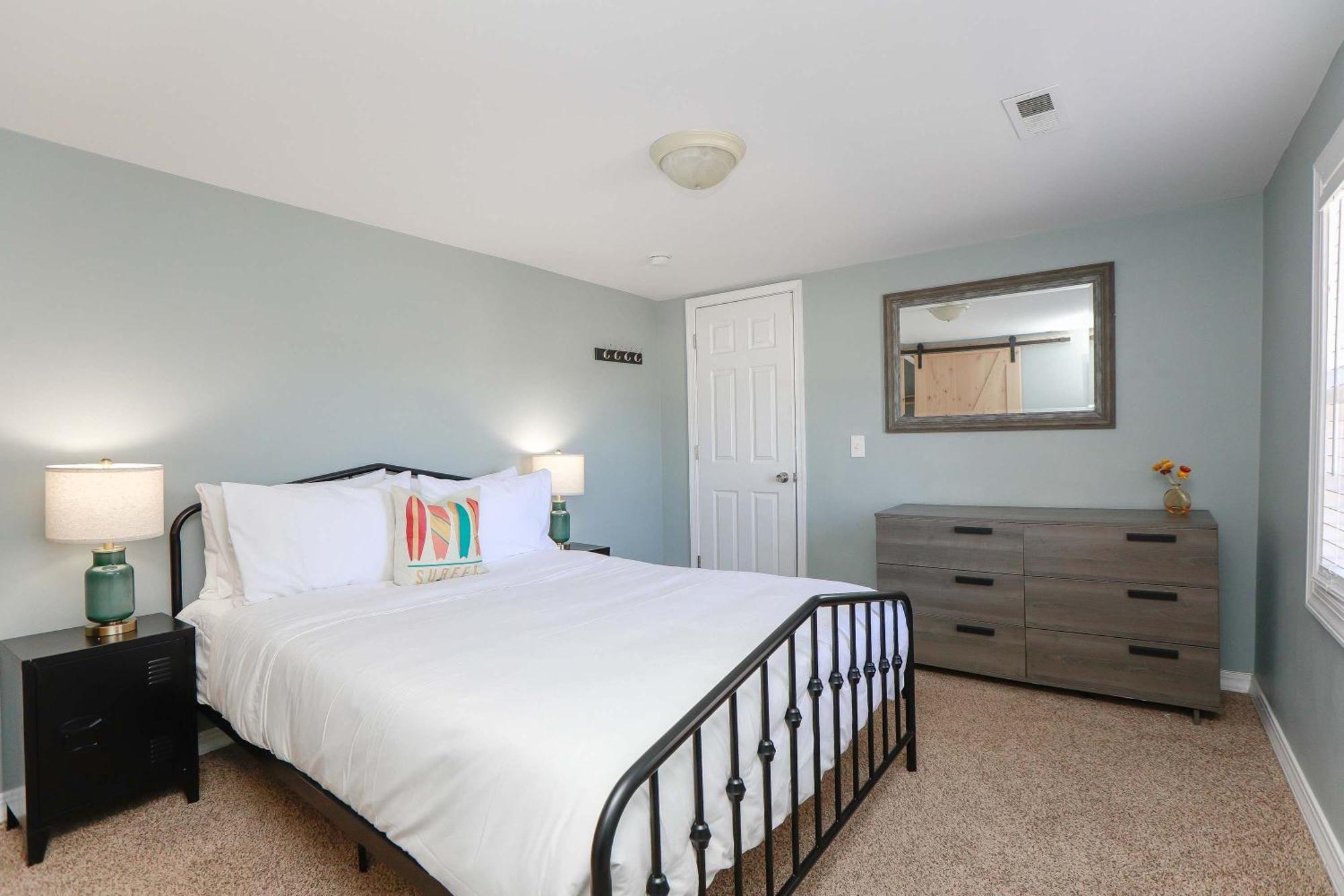 Sojourn Spacious Family Retreat With Fenced Backyard * Norfolk